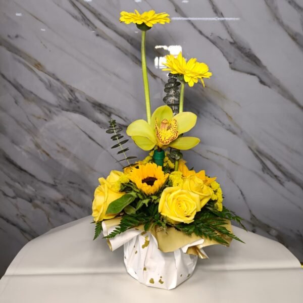 Arreglo Floral Amarillo con Girasol, Rosas y Orquídea Exótica - Imagen 2