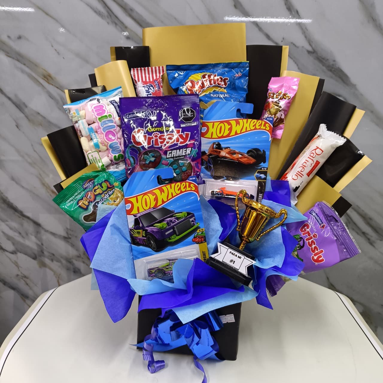 Bouquet Gamer Hot Wheels con Trofeo y Snacks - Imagen 2