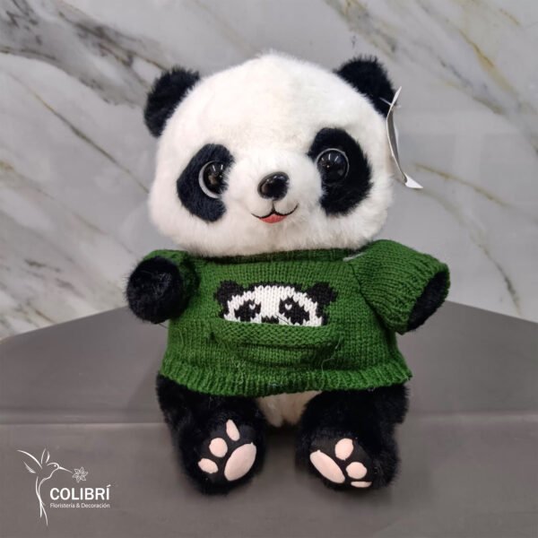 Peluche Panda con Suéter Verde - Imagen 2